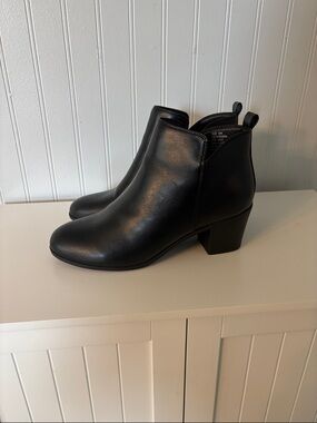 Black Leather Ankle Booties size 10w